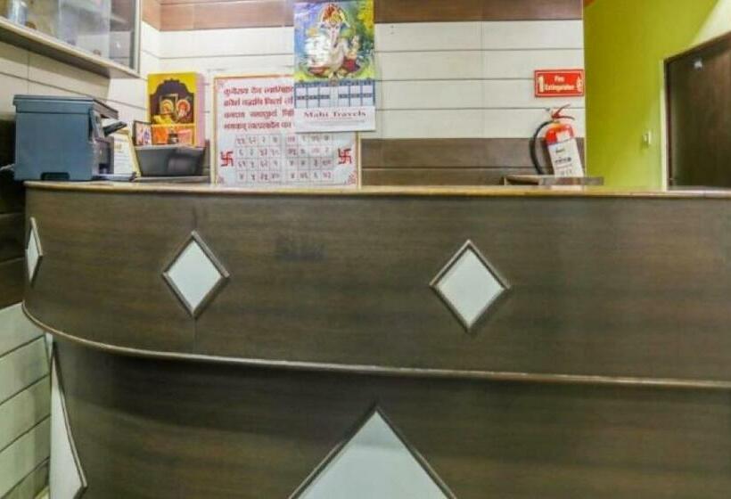 Spot On Hotel Shree Near Aishbagh Railway Station Near Sudarshan Cinema