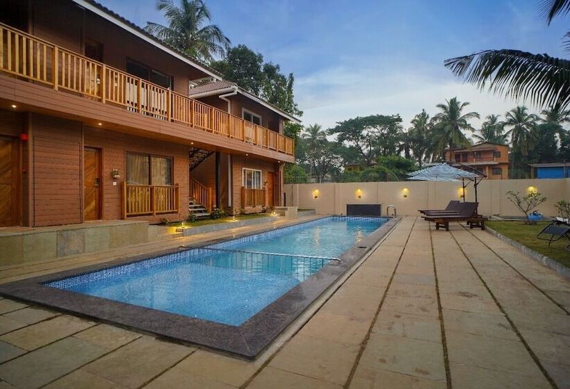 Hotel Treehouse Mars Beach Cottages