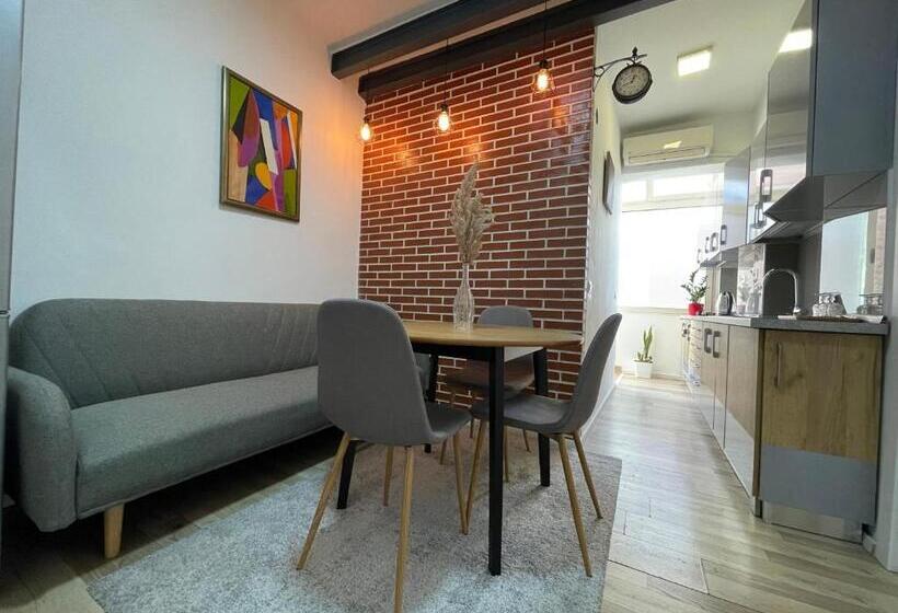 Myslym Shyri S Apartments