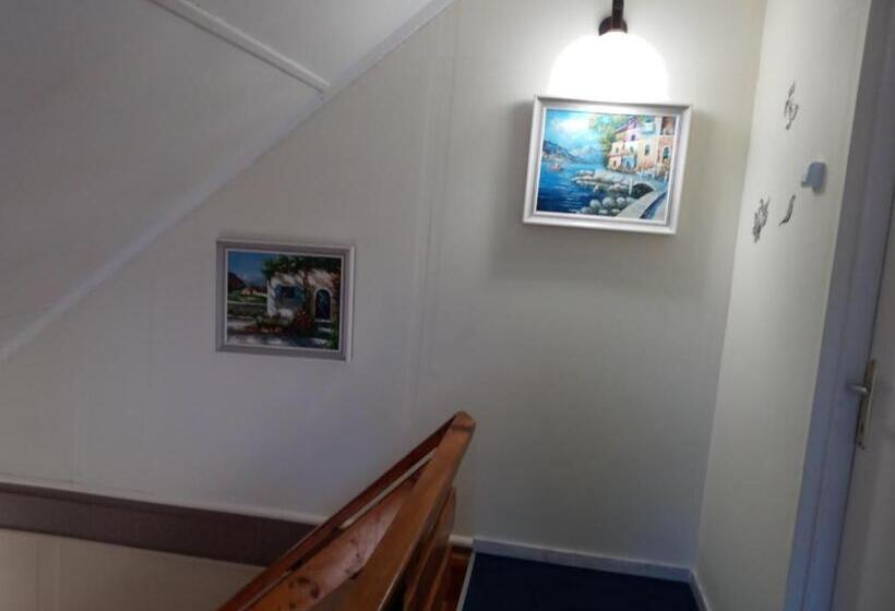 פנסיון All Inn Köre