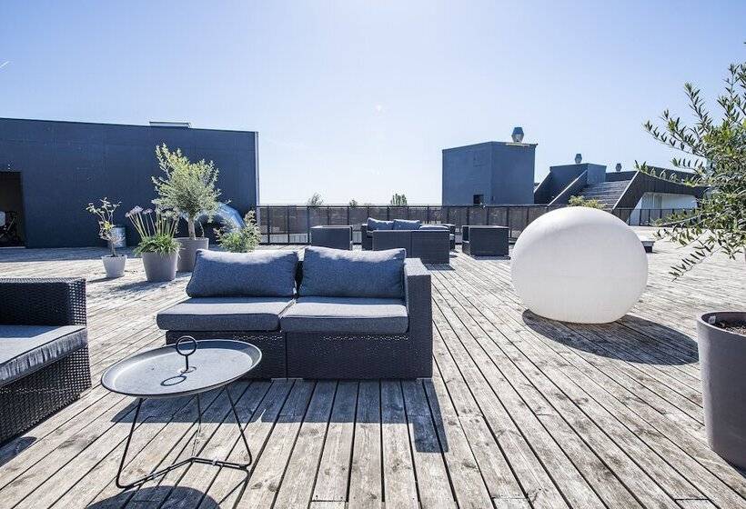 هتل The Pier Apartments By Daniel&jacob S