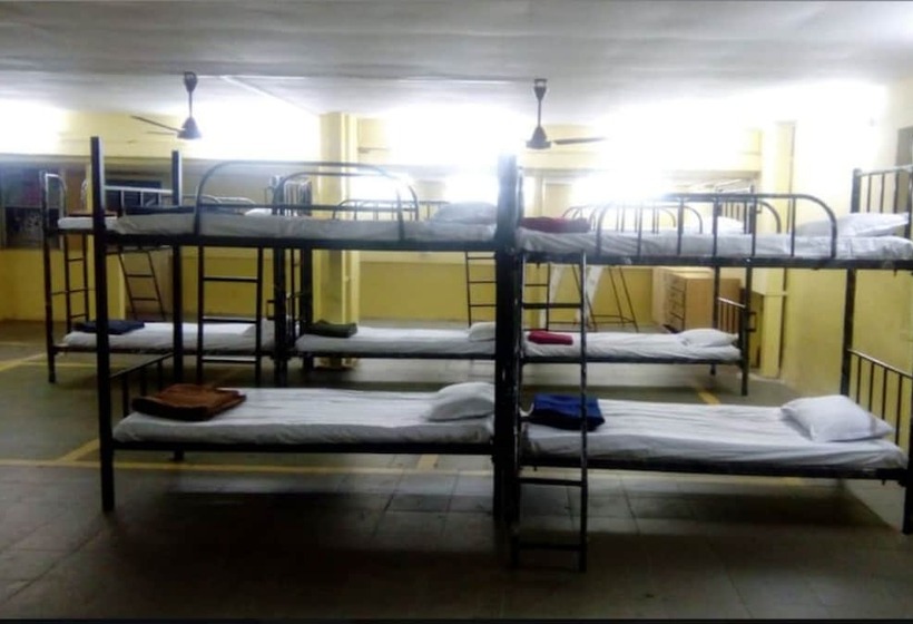 בית מלון כפרי Goroomgo Goa Tourist Dormitory Goa