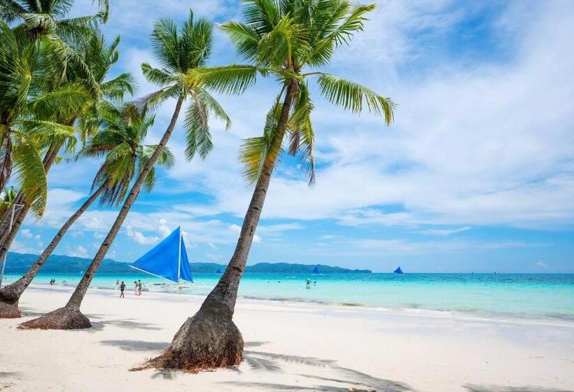 בית מלון כפרי Shorebreak Boracay Resort