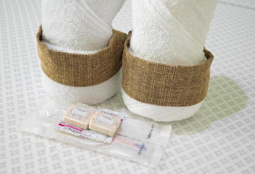 בית מלון כפרי Shorebreak Boracay Resort