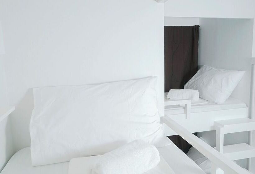 Otel The A Hostel