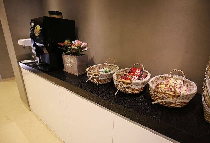 Asan Hotel Cube