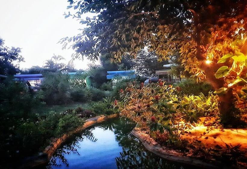 هتل Chomnok Chommai Resort