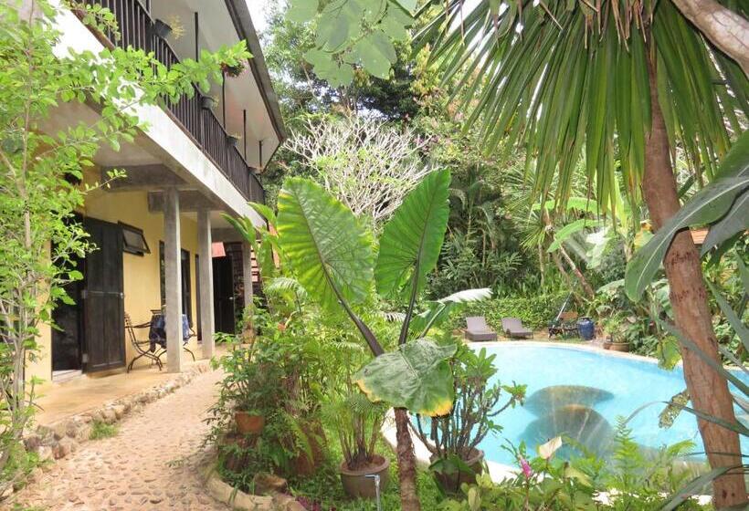 هتل Little Eden Guesthouse