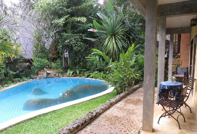 هتل Little Eden Guesthouse