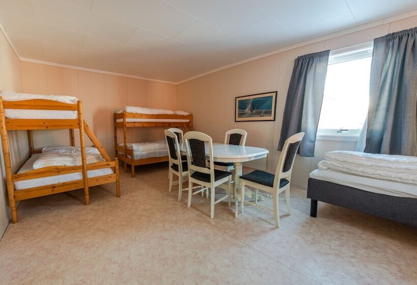 בית מלון כפרי Lydersen Rorbuer Hostel And Apartments Kvalvika And Rytten