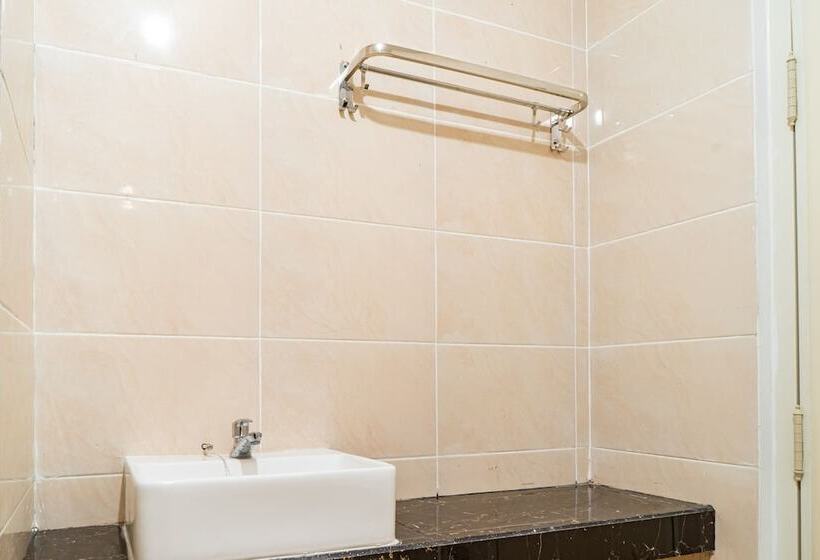 Отель Formerly Reddoorz Plus Near Teras Kota 3