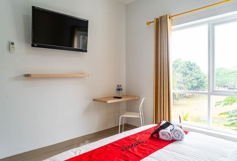 Отель Formerly Reddoorz Plus Near Teras Kota 3
