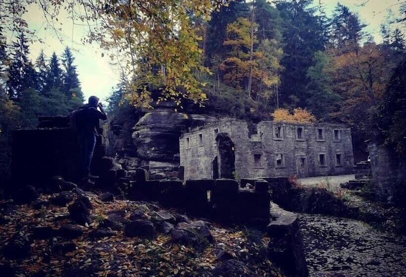Отель Bohemian Cottage