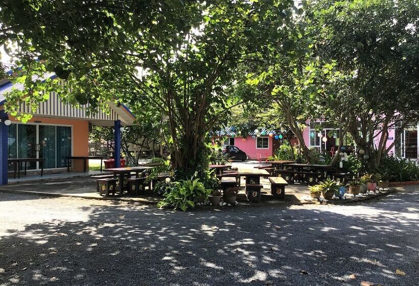 هتل Ban Chomlay Resort Satun