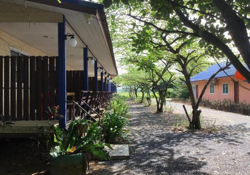 هتل Ban Chomlay Resort Satun