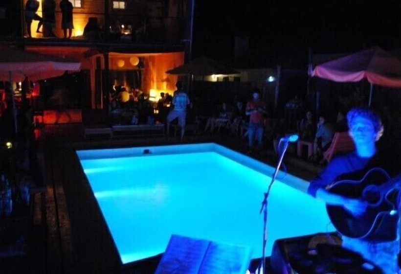 호텔 La Rubia Hostel