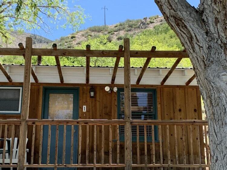 호텔 Tioga Lodge At Mono Lake