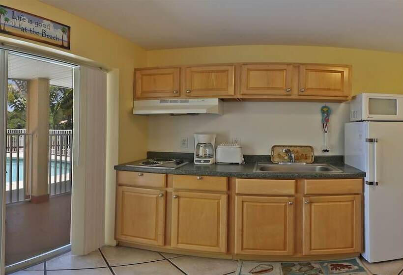 צימר Manatee Bay Inn   Near Fishing Pier Fort Myers Beach