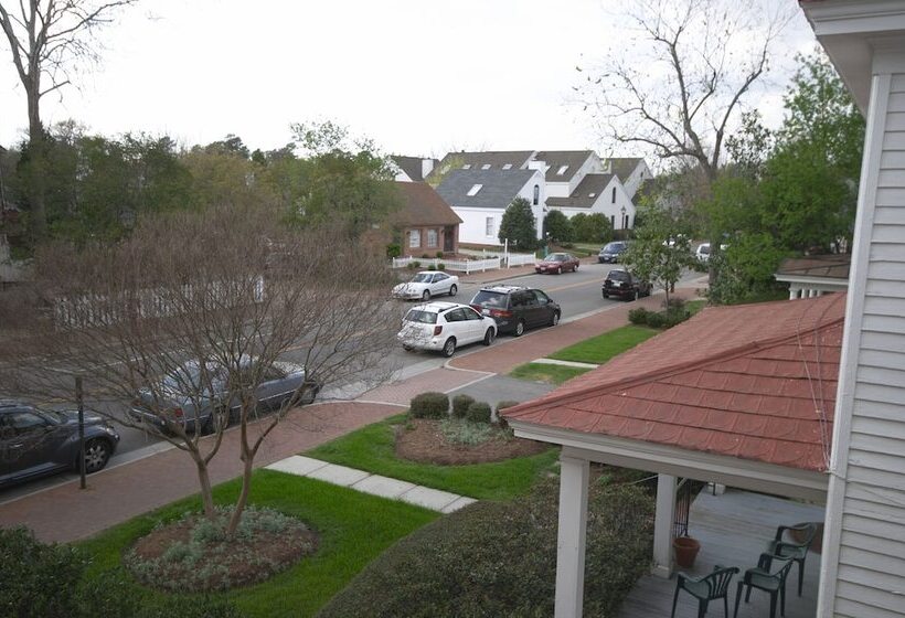 تختخواب و صبحانه Fife And Drum Inn