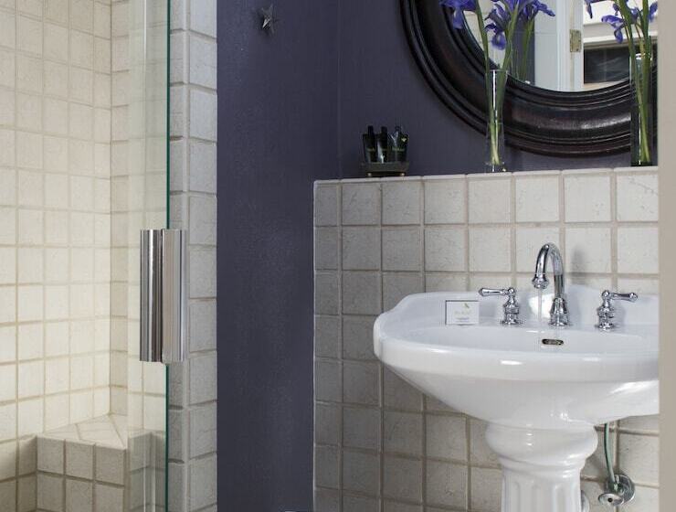 تختخواب و صبحانه Fife And Drum Inn