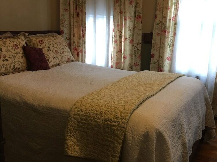 Fleetwood House Bed And Breakfast