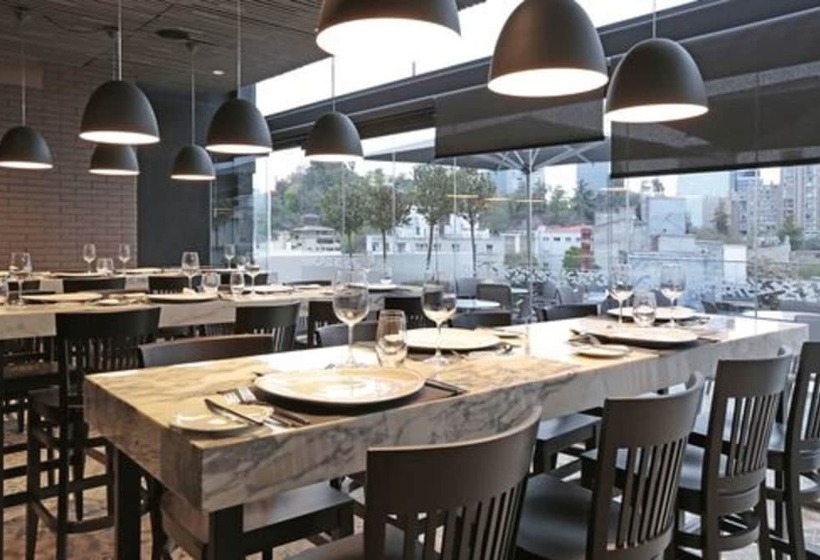 هتل Cumbres Lastarria