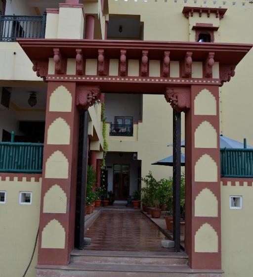 فندق Desert Winds