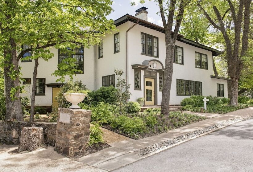 هتل Oakhurst Inn At The University