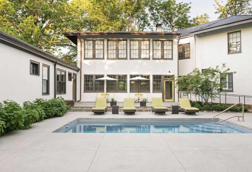 هتل Oakhurst Inn At The University