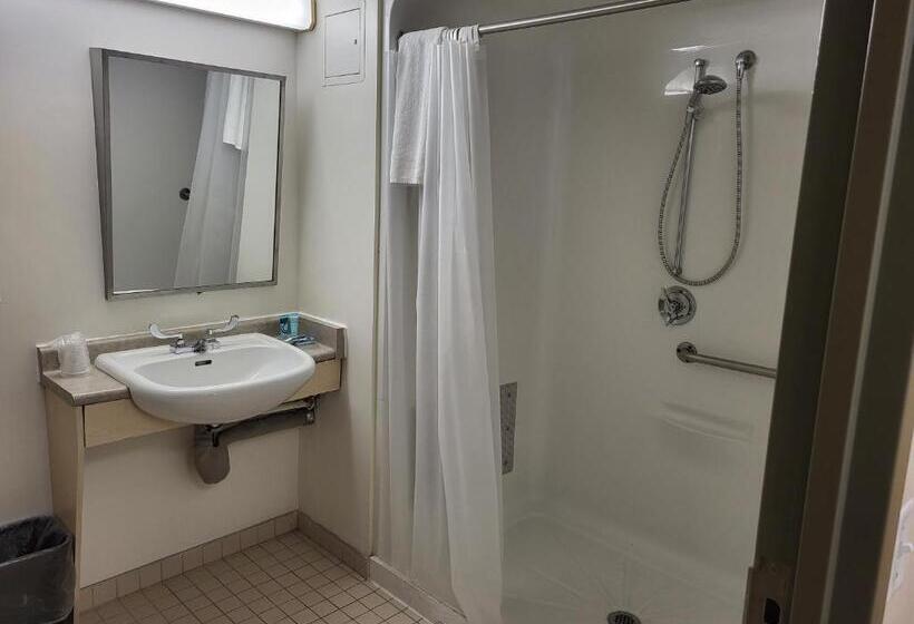هتل Residence & Conference Centre   Windsor