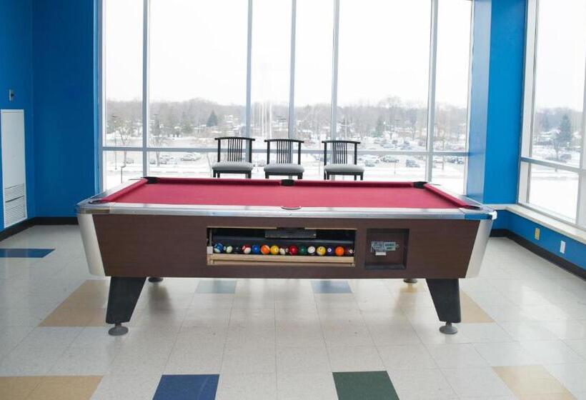 هتل Residence & Conference Centre   Windsor