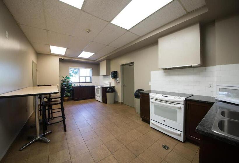هتل Residence & Conference Centre   Windsor