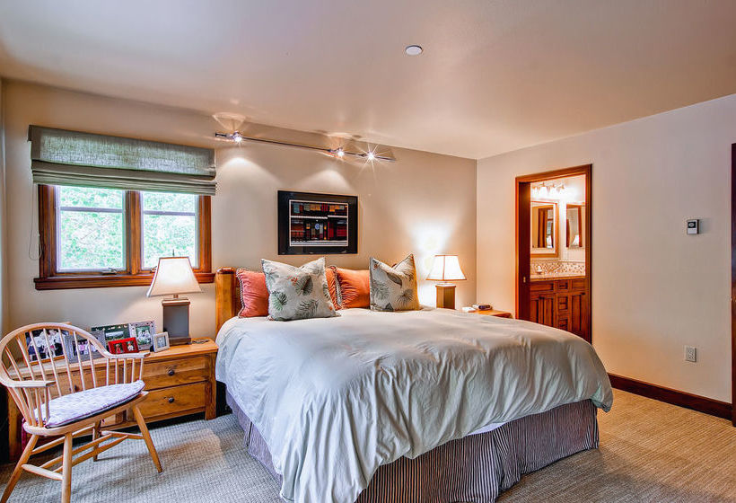 فندق The Meadows Townhomes