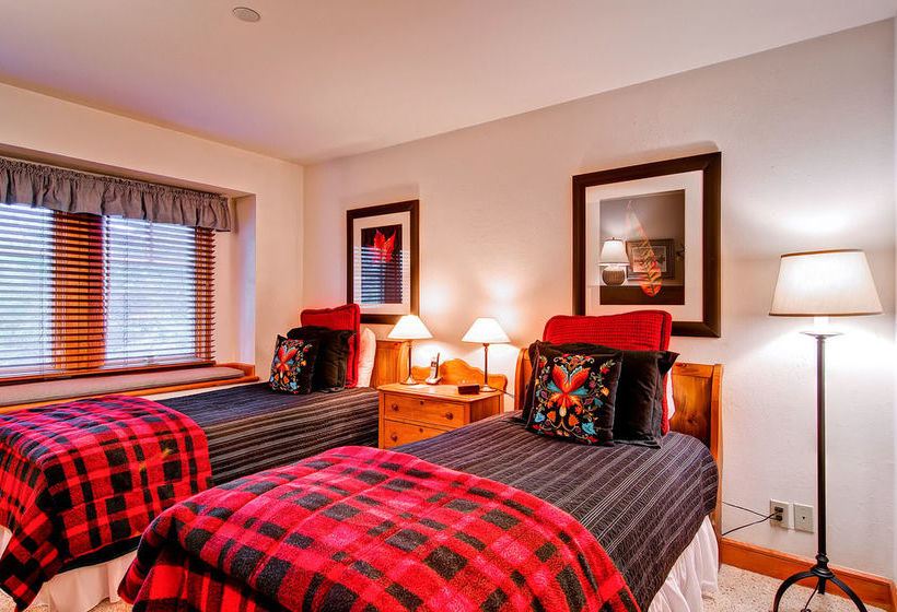 فندق The Meadows Townhomes