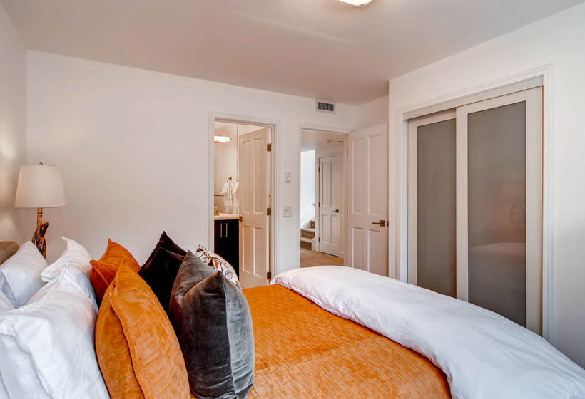 فندق The Meadows Townhomes