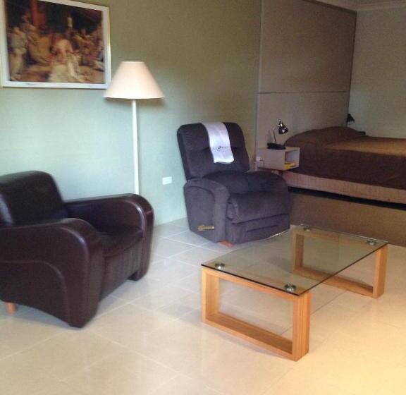 فندق على الطريق Francis Phillip Motor Inn And The Lodge