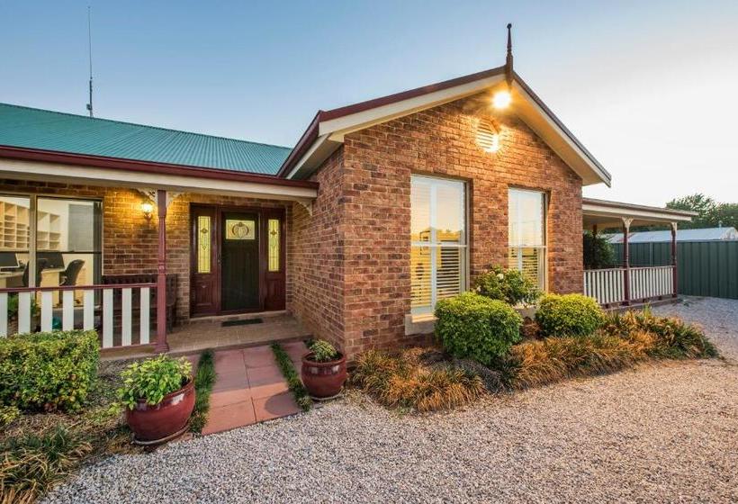 Colonial Court Villas