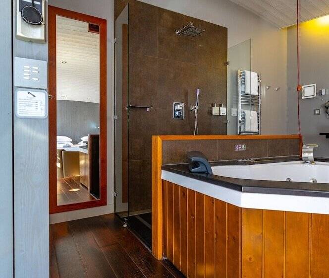 هتل Elegance Suites