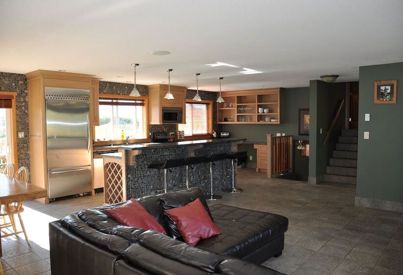 בית מלון כפרי Fraser River Outpost Lodge
