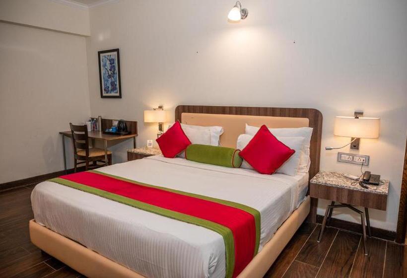 هتل La Oasis By Meraden