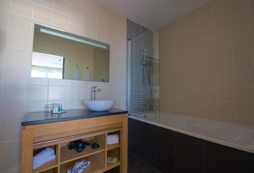 בית מלון כפרי Les Flots   Hôtel Et Restaurant Face à L Océan   Châtelaillon Plage