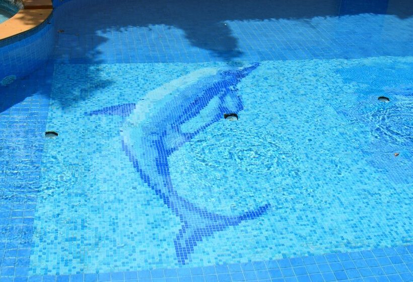 هتل La Oasis By Meraden