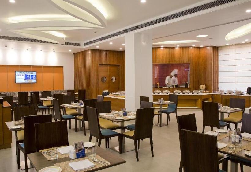 בית מלון כפרי Nirwana Hometel Jaipur  A Sarovar