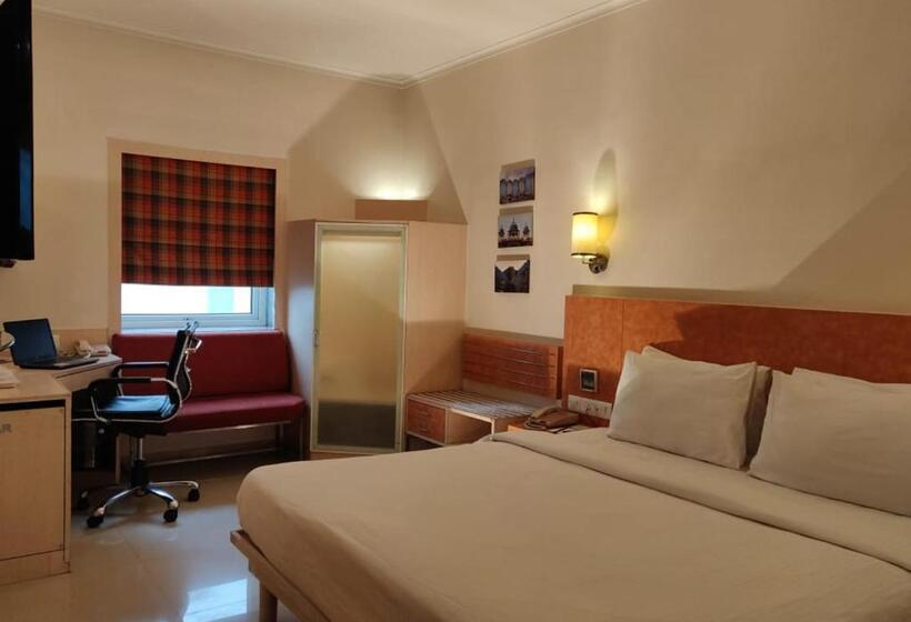 בית מלון כפרי Nirwana Hometel Jaipur  A Sarovar