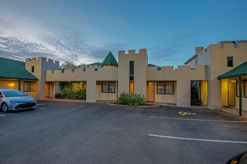 מוטל Camelot Motor Lodge And Conference Centre