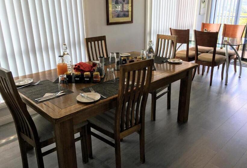 פנסיון Storm Bay B & B