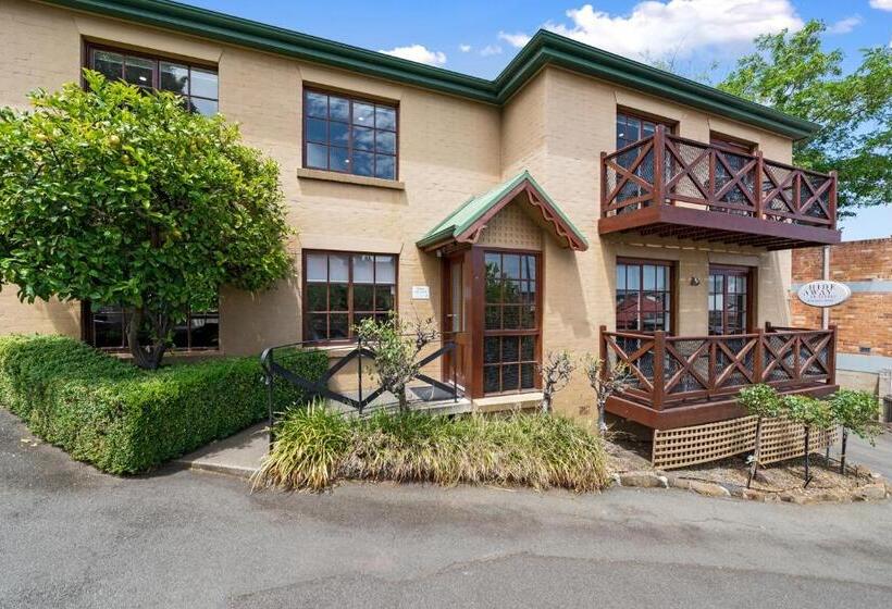 تختخواب و صبحانه Hideaway On George