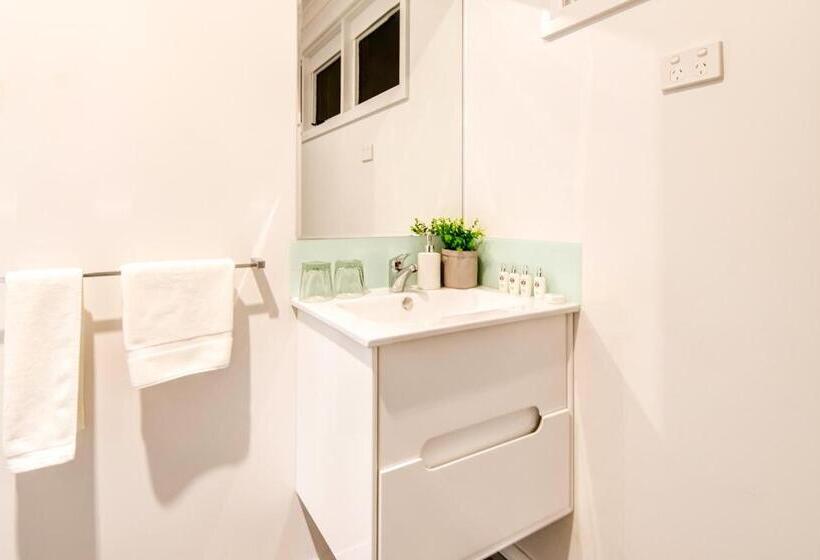 تختخواب و صبحانه Hideaway On George