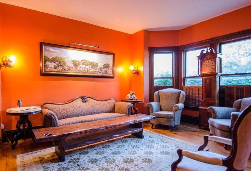 مبيت وإفطار Heart Of The Village Inn