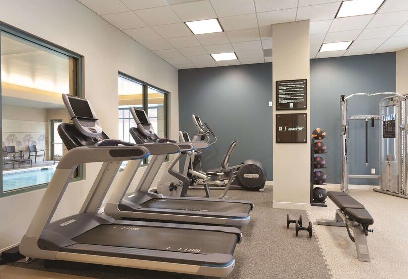 هتل Embassy Suites Saratoga Springs